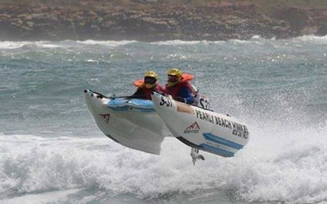  â€˜n Aksiefoto van Rynhardt Koekemoer en Tiekie Morkel tydens die Trans Agulhas Rubberbootwedren 